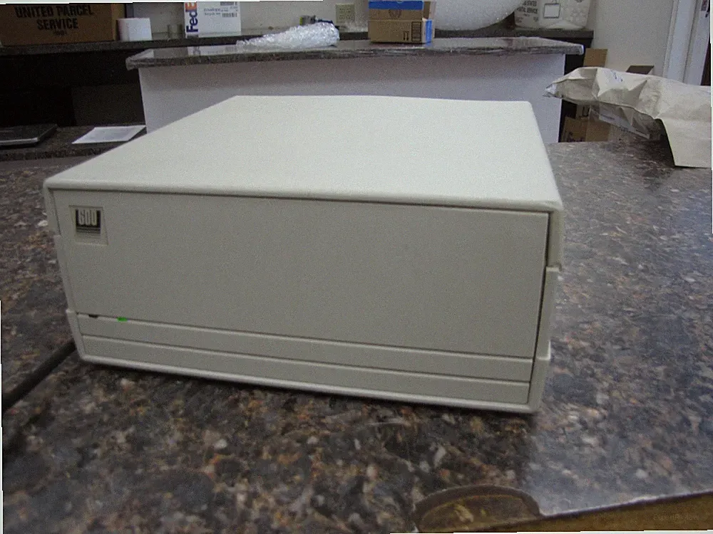600 F-300 External SCSI Hard Drive & Enclosure- Powers & Spins - HG45