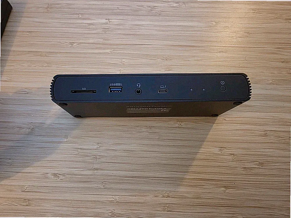 AMAZON BASICS THUNDERBOLT4/USB4 PRO DOCKING STATION - Hardly Used