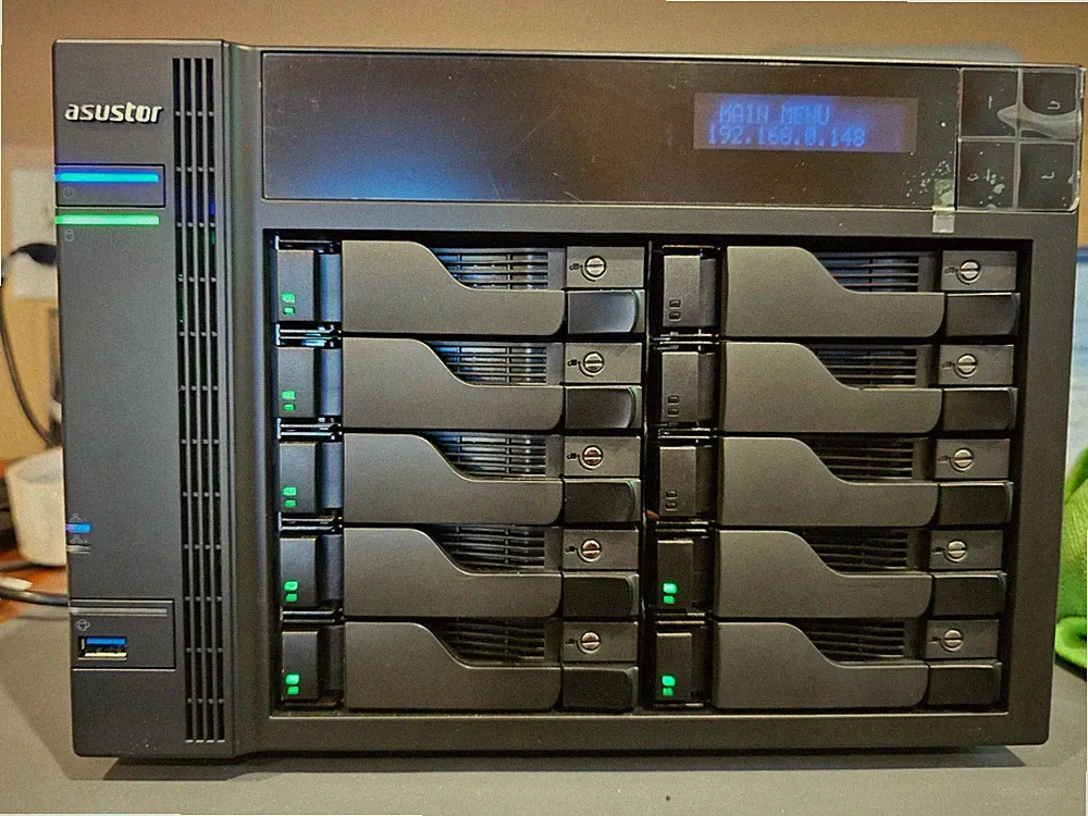 Asustor AS6210T 10 Bay 160TB NAS 2.24GHz 6TB Seagate Ironwolf HDD x4 SSD x2