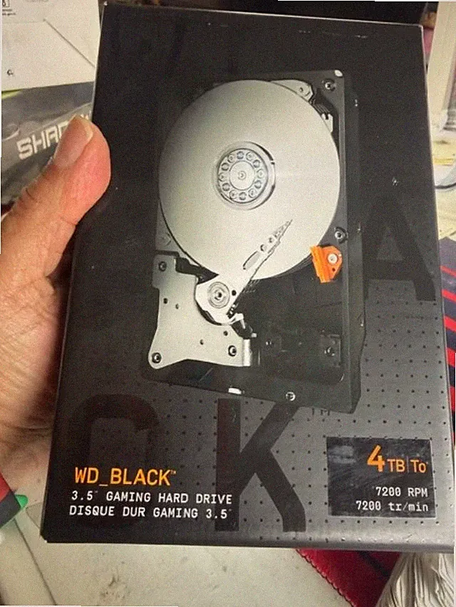 BRAND NEW Western Digital (WDBSLA0040HNCNRSN) 3.5 GAMING HARD DRIVE