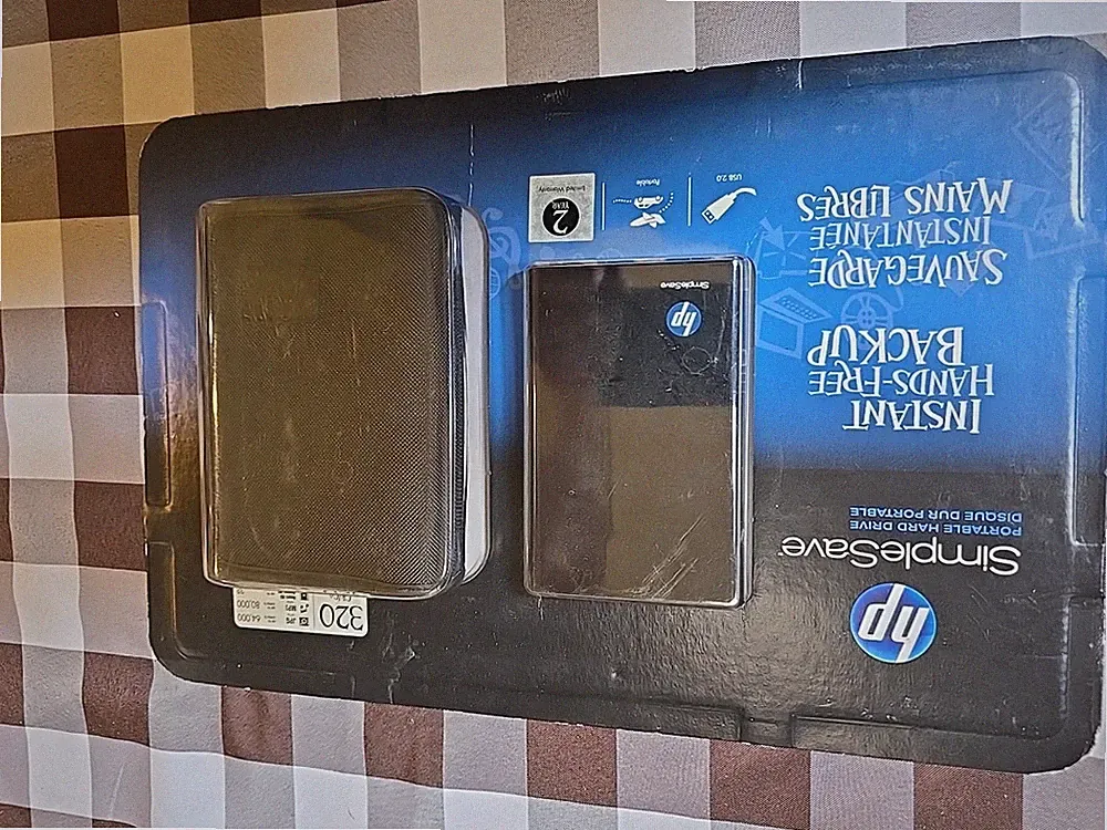 HP SimpleSave 320 GB 2.5" Hard Drive With Case SD320A New