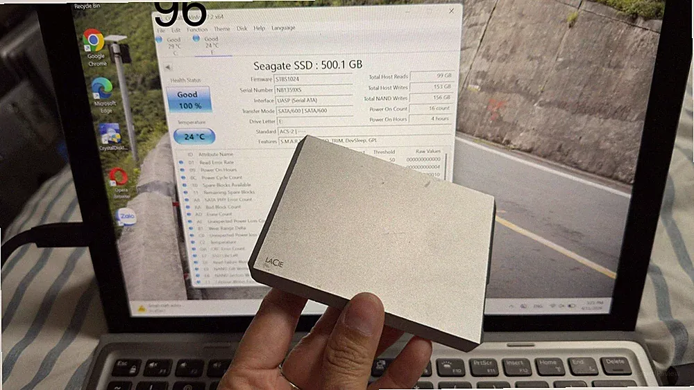 LaCie SSD High Performance USB-C 3.0 500 GB LRD0TUA Health 100% Usage 4 Hours