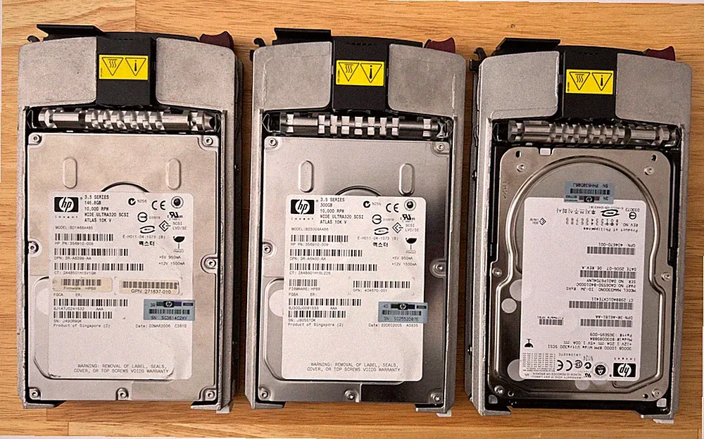 Lot of 3 HP Wide Ultra 320 SCSI HDDs - 10K Hot-Plug Drive w/Tray - 148.8Gb/300Gb