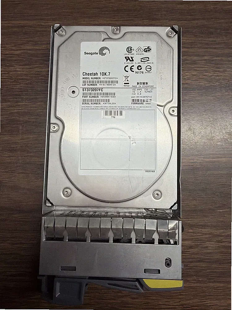 NetApp Seagate Cheetah 10K.7 ST373207FC 73GB FC 3.5” HDD w/ Tray Fibre Channel