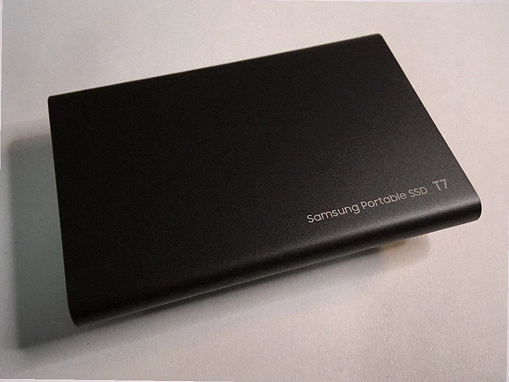 SAMSUNG T7 2TB USB 3.2 PORTABLE SOLID STATE EXTERNAL DRIVE -GREY