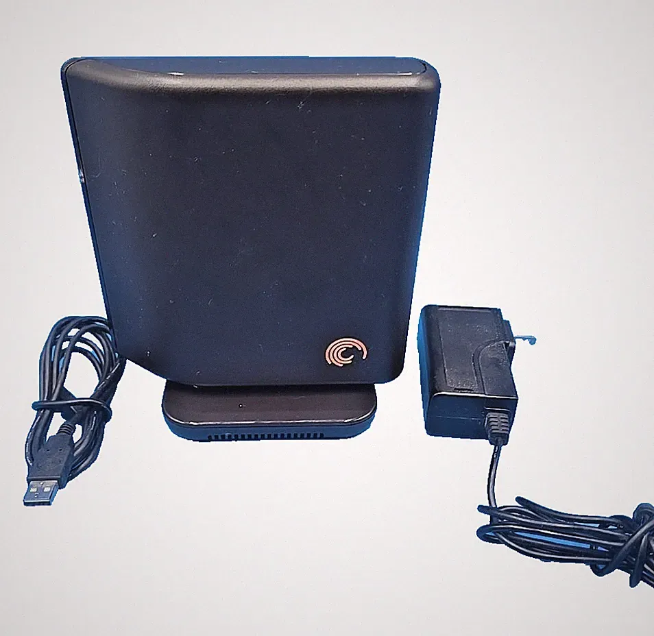Seagate FreeAgent Desktop 320 GB 9NK2AG-500 USB 2.0 External Hard Drive w/ Cords